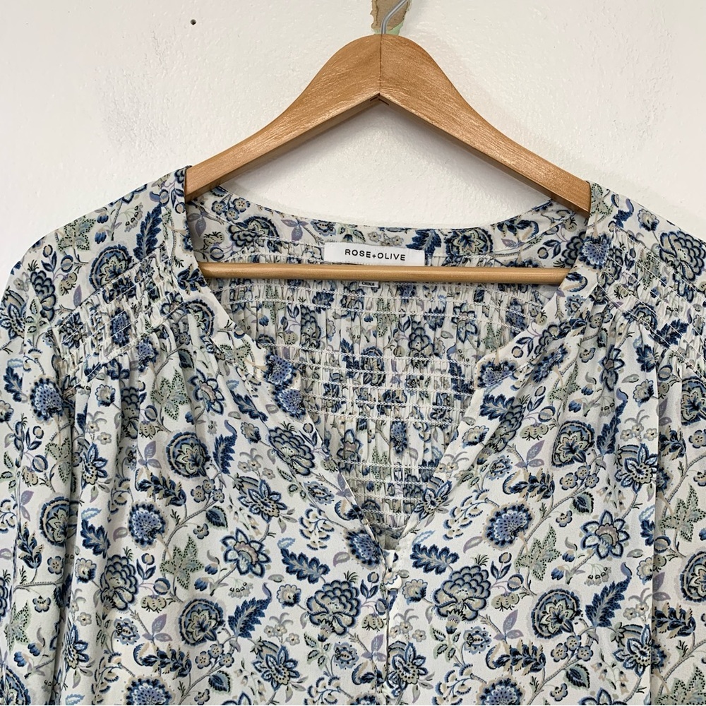Rose & Olive Blouse 1X Button Front Blue Floral Smocking Flowy Light Office Work - Picture 2 of 11